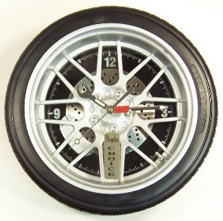Click here for larger image of this 14 inch diameter tire clock.